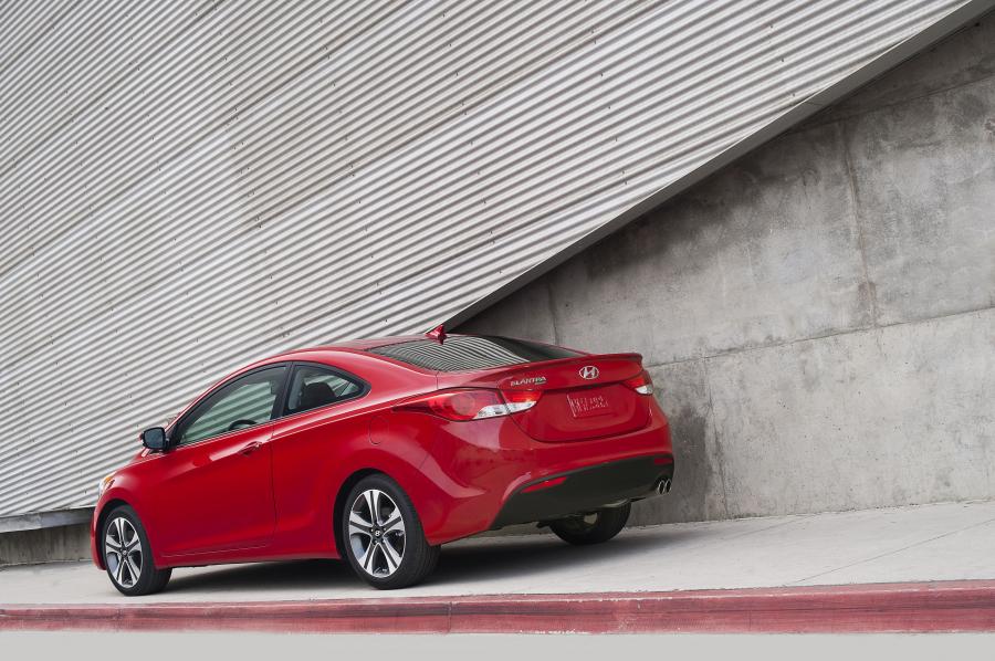  Hyundai Elantra Coupe 2012 года  (фото 35 из 88)